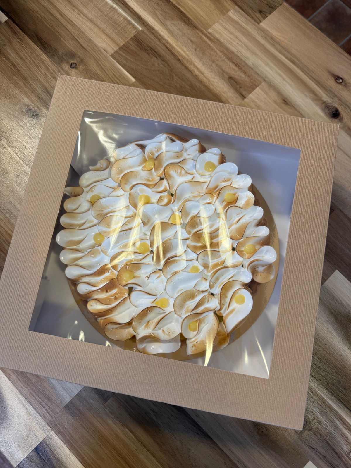 Tarta de limón - Lemon Pie vista desde arriba en una caja