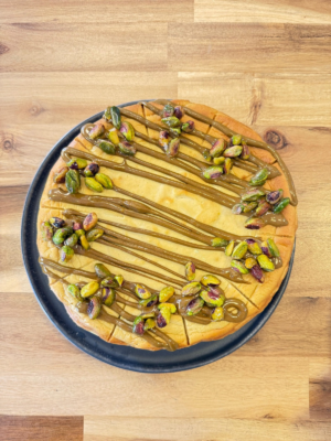 New York Cheesecake de pistacho sin gluten con pistachos acaramelados