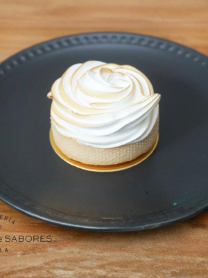 Tartaleta de limón sin gluten con curd y merengue suizo